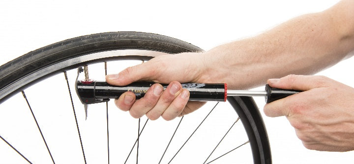 How to change a flat tyre on the go