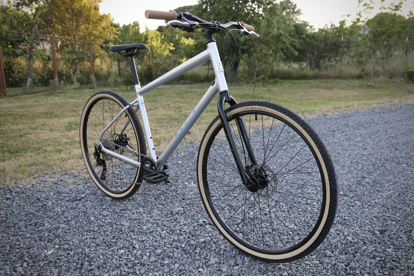 Marin Kentfield 2 - Silver Hybrid Bike